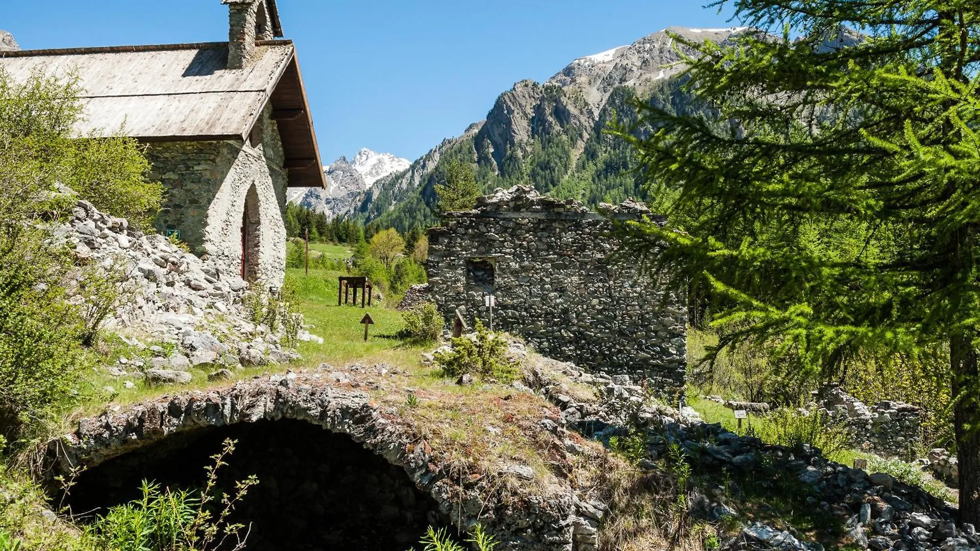 Prestigious Chalet With Pool & Hot Tub, Mountain Views For 19 Guests Vars  0*, Vars (Hautes-Alpes)