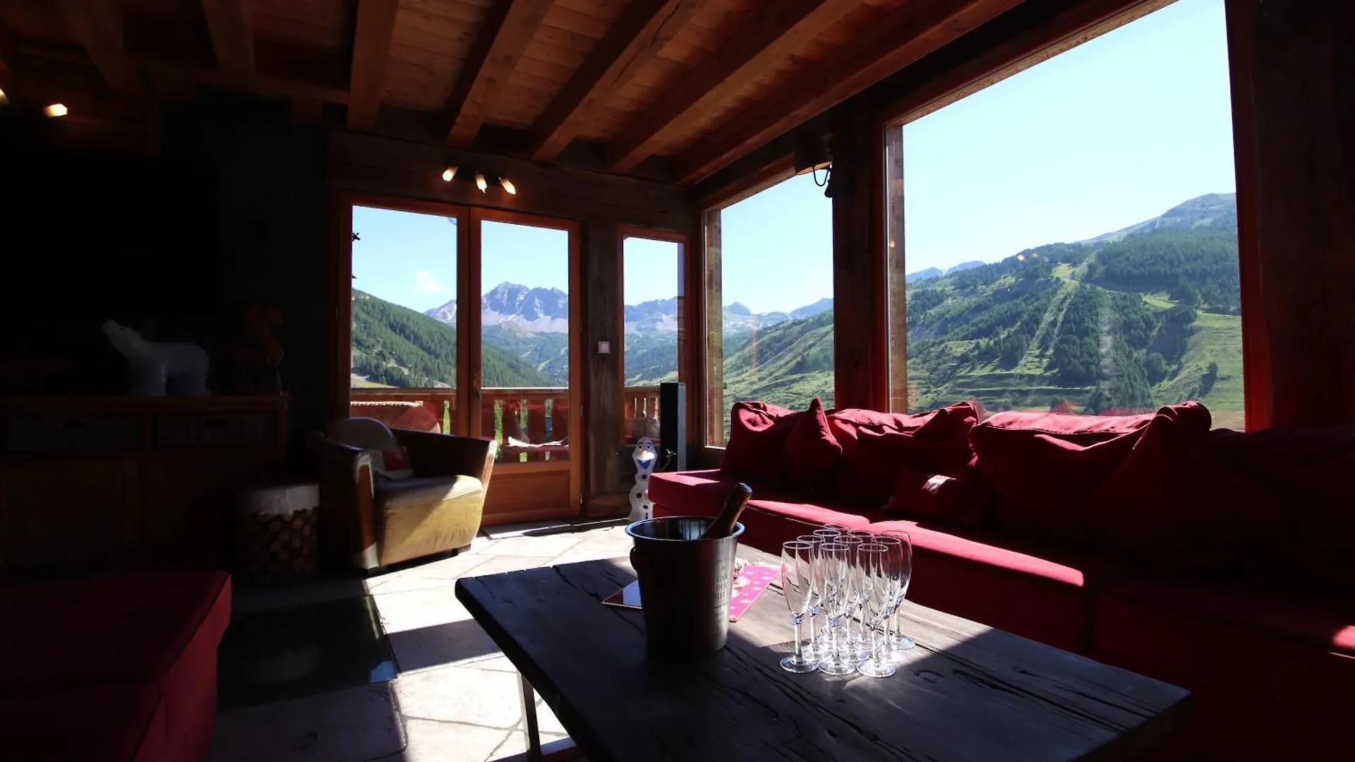 Prestigious Chalet With Pool & Hot Tub, Mountain Views For 19 Guests Vars  France