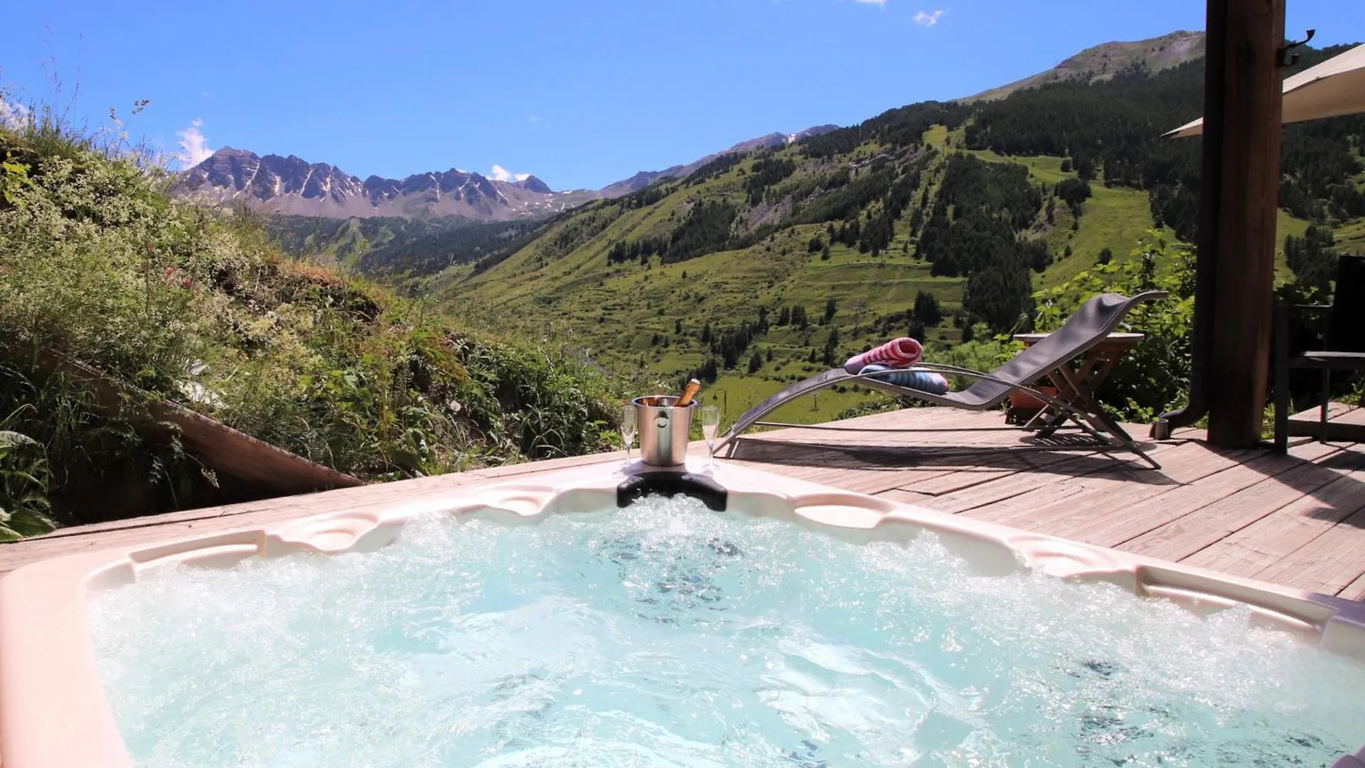 Prestigious Chalet With Pool & Hot Tub, Mountain Views For 19 Guests Vars