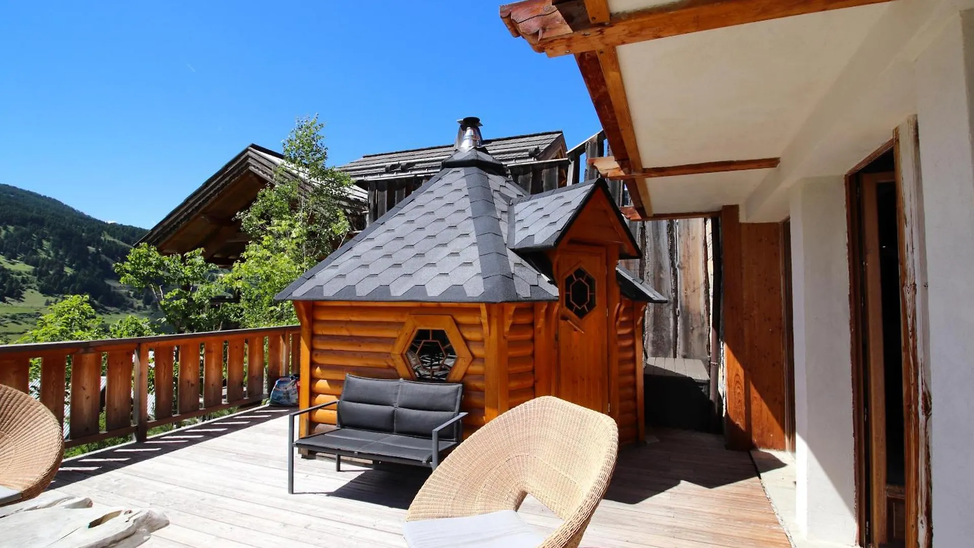 Prestigious Chalet With Pool & Hot Tub, Mountain Views For 19 Guests Vars   Vars (Hautes-Alpes)