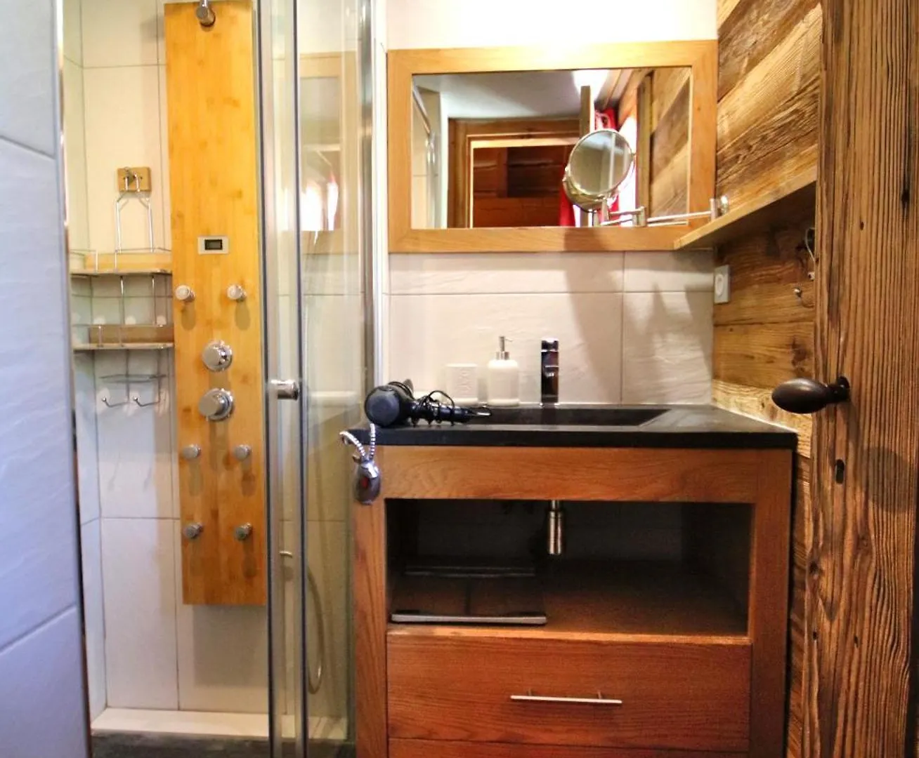 Prestigious Chalet With Pool & Hot Tub, Mountain Views For 19 Guests Vars   Vars (Hautes-Alpes)