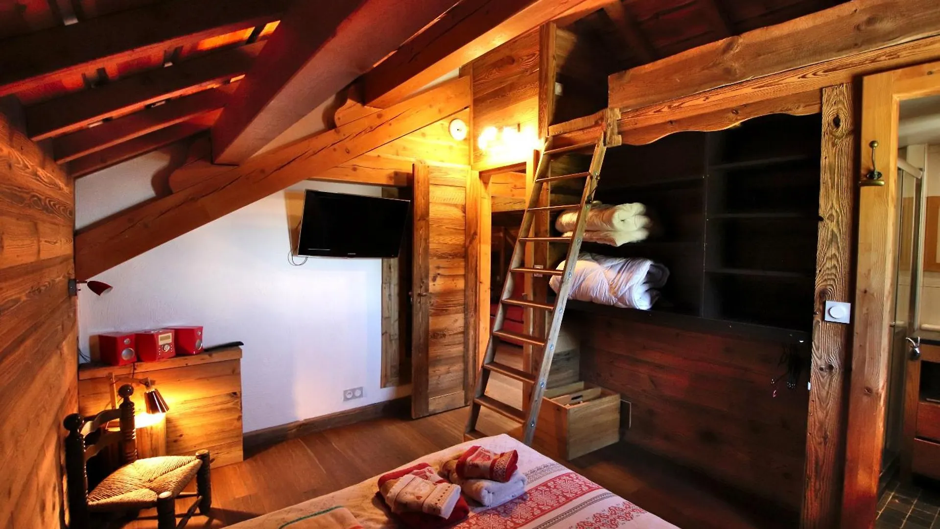 Prestigious Chalet With Pool & Hot Tub, Mountain Views For 19 Guests Vars
