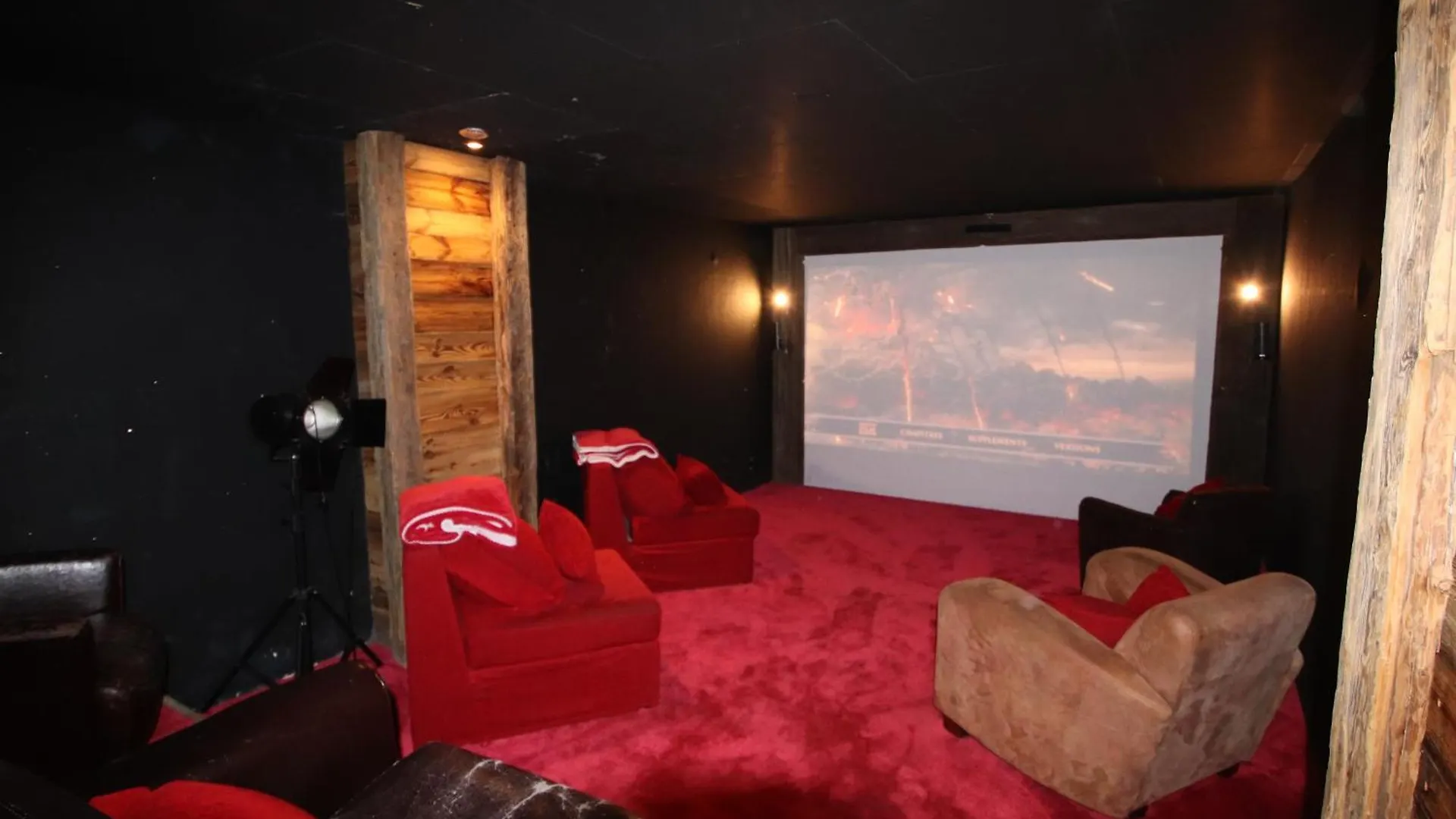 Prestigious Chalet With Pool & Hot Tub, Mountain Views For 19 Guests Vars  0*, Vars (Hautes-Alpes) France