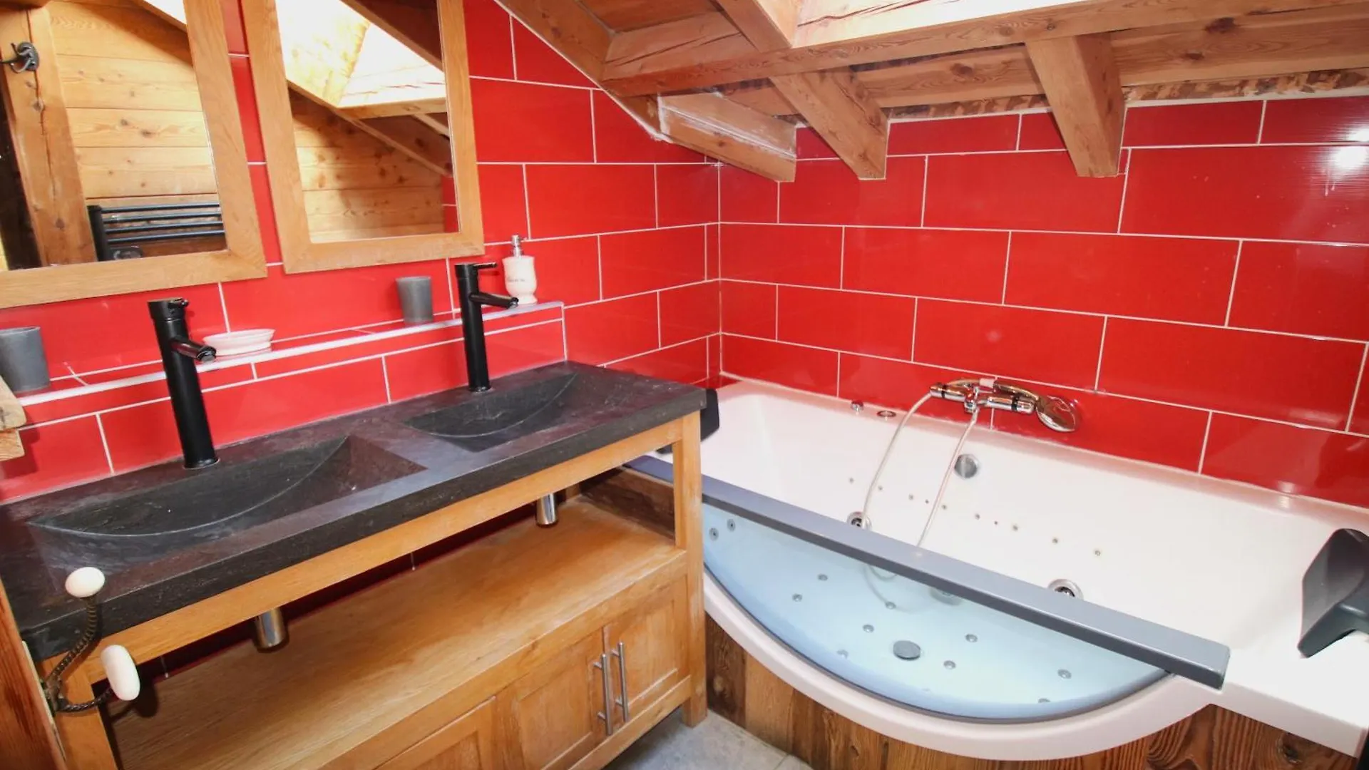 Prestigious Chalet With Pool & Hot Tub, Mountain Views For 19 Guests Vars  0*, Vars (Hautes-Alpes) France